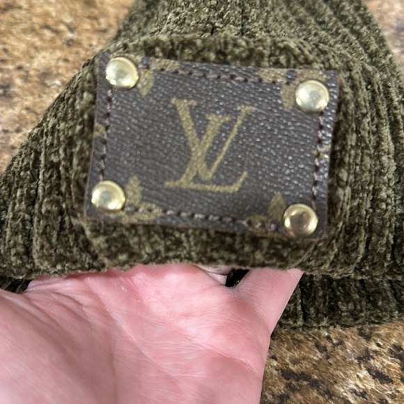 Olive green toboggan with LV accent! - Picture 3 of 4